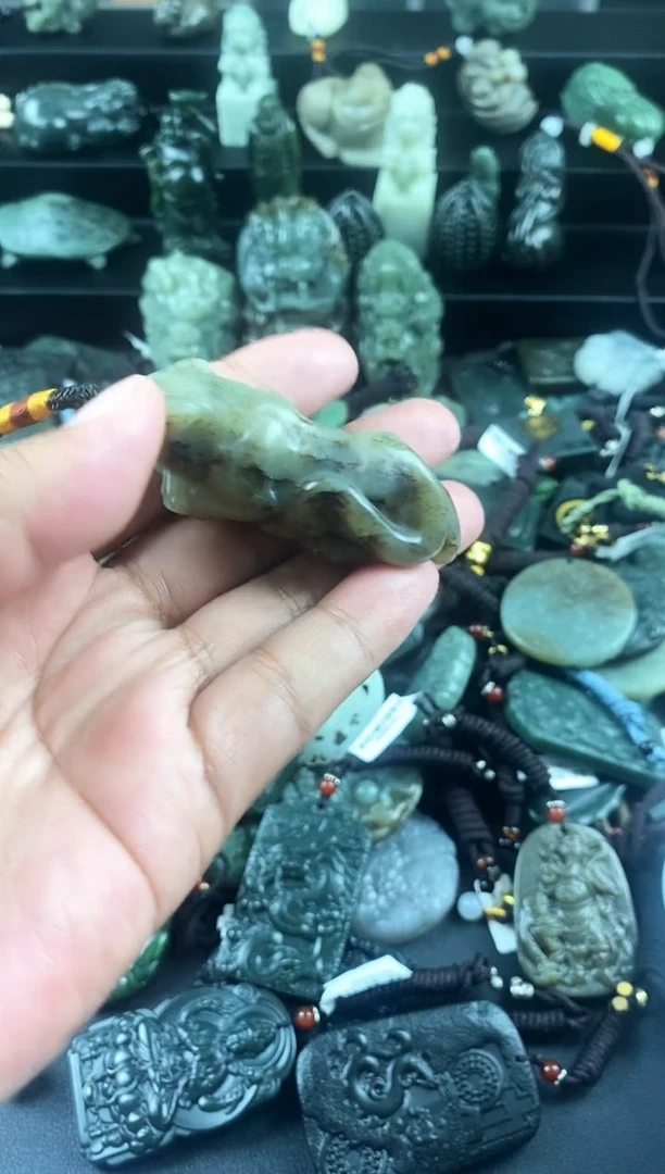 和田玉未镶嵌颈饰1