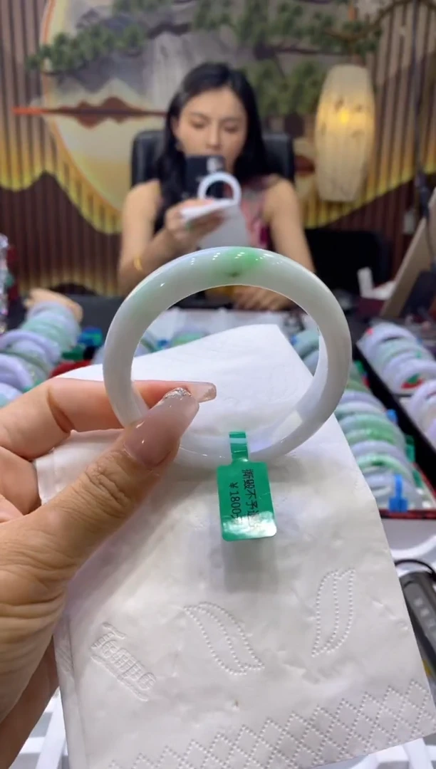 翡翠手镯未镶嵌0000137