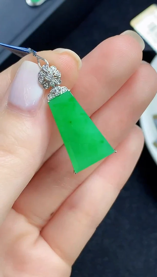 吊坠(不含链)18K金镶嵌翡翠L1715多样性发其一