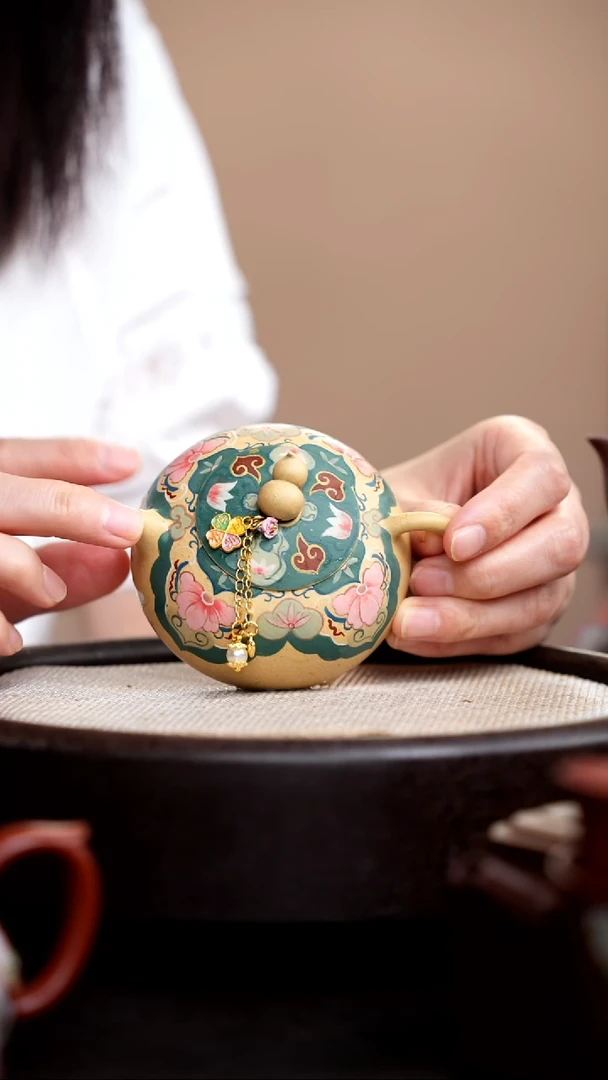 茶壶紫砂L****?本山绿半月葫芦钮