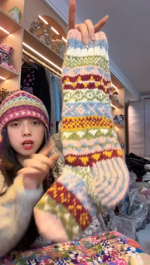 羊毛纯手工粉色羊毛袜子