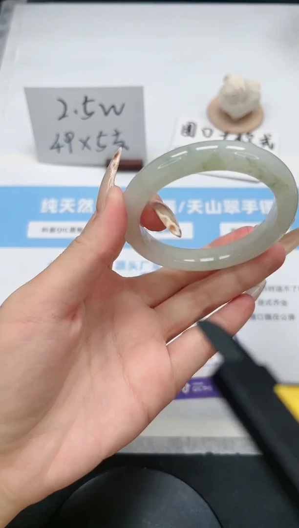 【闪购商品】石英质玉手镯未镶嵌164/飘花54.4