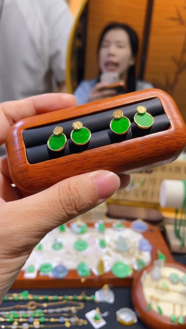 翡翠未镶嵌颈饰耳钉 多样性发货 发其一