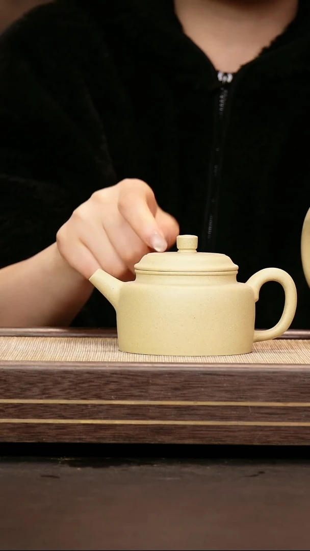 茶壶紫砂本绿 德钟 微瑕 梅小章