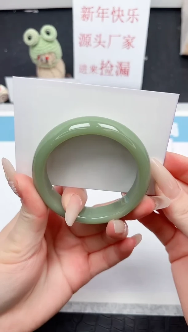 【闪购商品】石英质玉手镯未镶嵌32-54.5