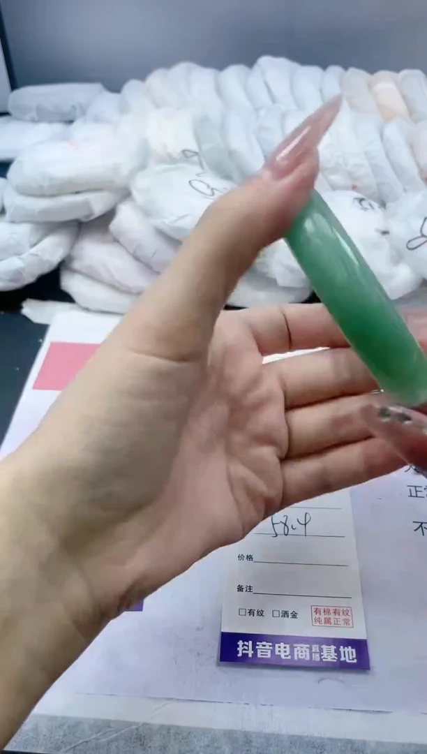 【闪购商品】石英质玉手镯未镶嵌210/58.4