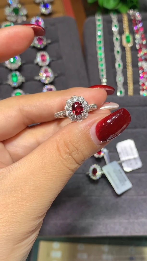 18K金镶嵌戒指红宝石1.01ct