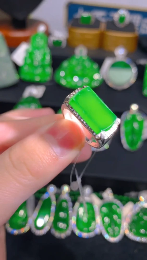 【闪购商品】翡翠戒指银S925镶嵌26一季