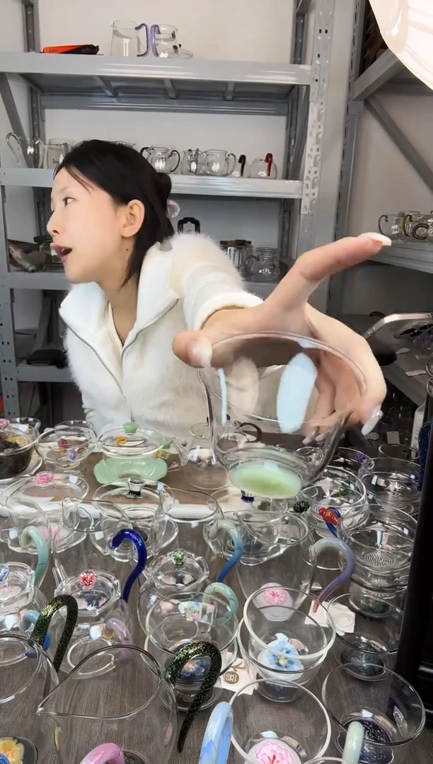 手工艺品玻璃瑞琥珀青莲壶    孤品