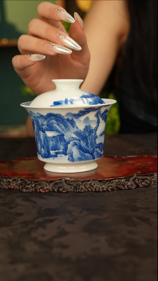 谢凯 青花手绘山水盖碗