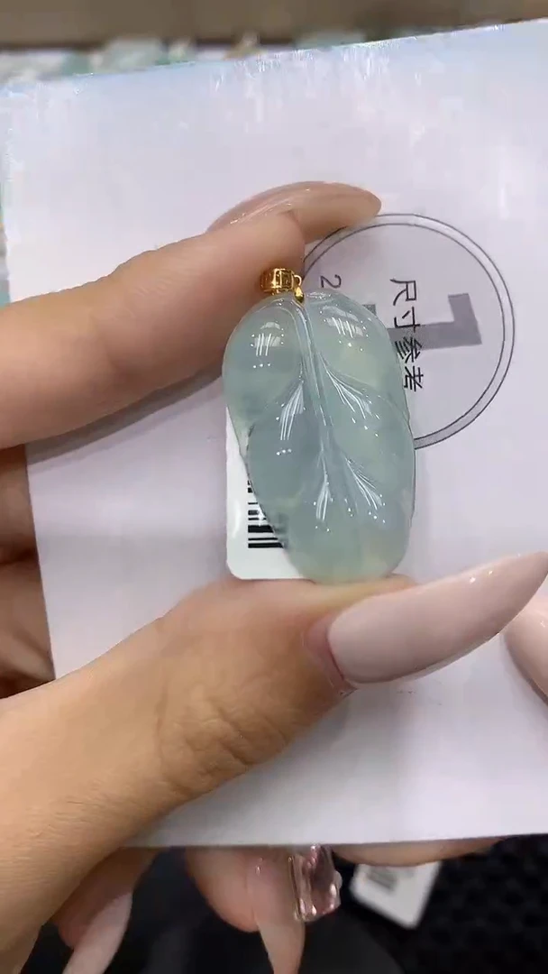 颈饰18K金镶嵌翡翠111111111111