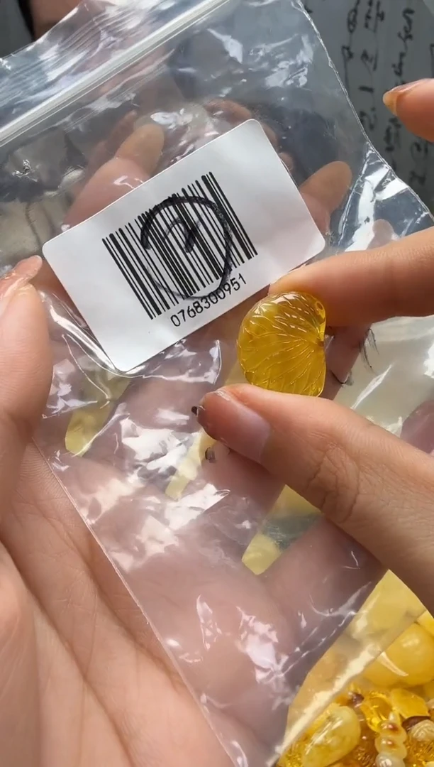裸石琥珀未镶嵌如图