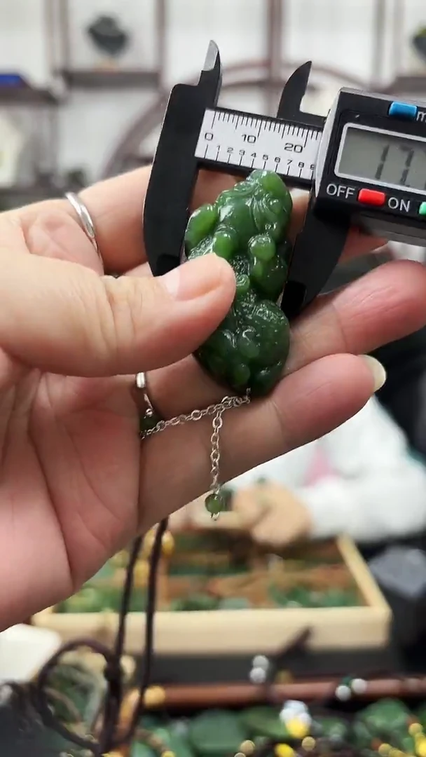 颈饰未镶嵌和田玉貔貅