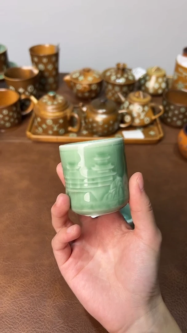 龙泉窑梅子青山水扳指杯