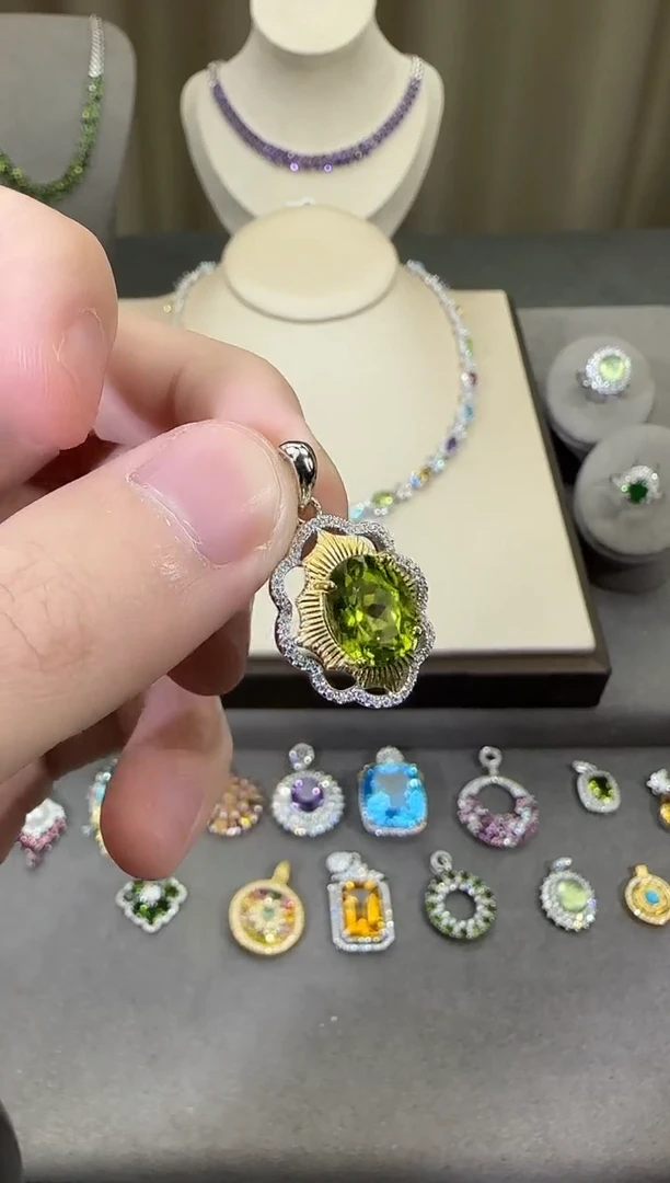 颈饰银S925镶嵌橄榄石9*11mm吊坠设计款