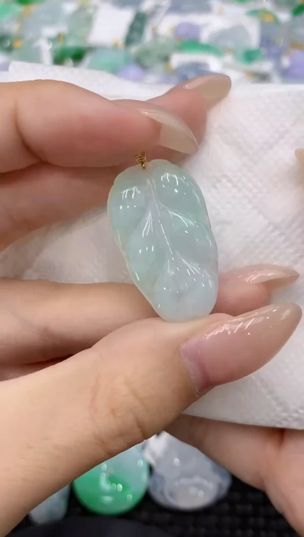颈饰18K金镶嵌翡翠111111111111