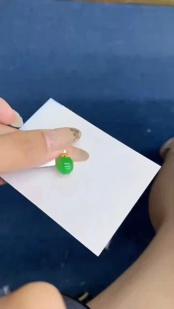 翡翠18K金镶嵌颈饰           1