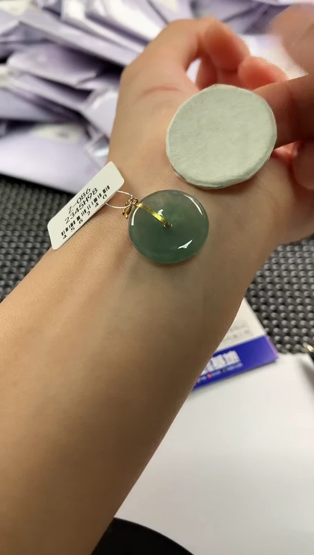 颈饰18K金镶嵌翡翠陌*离31