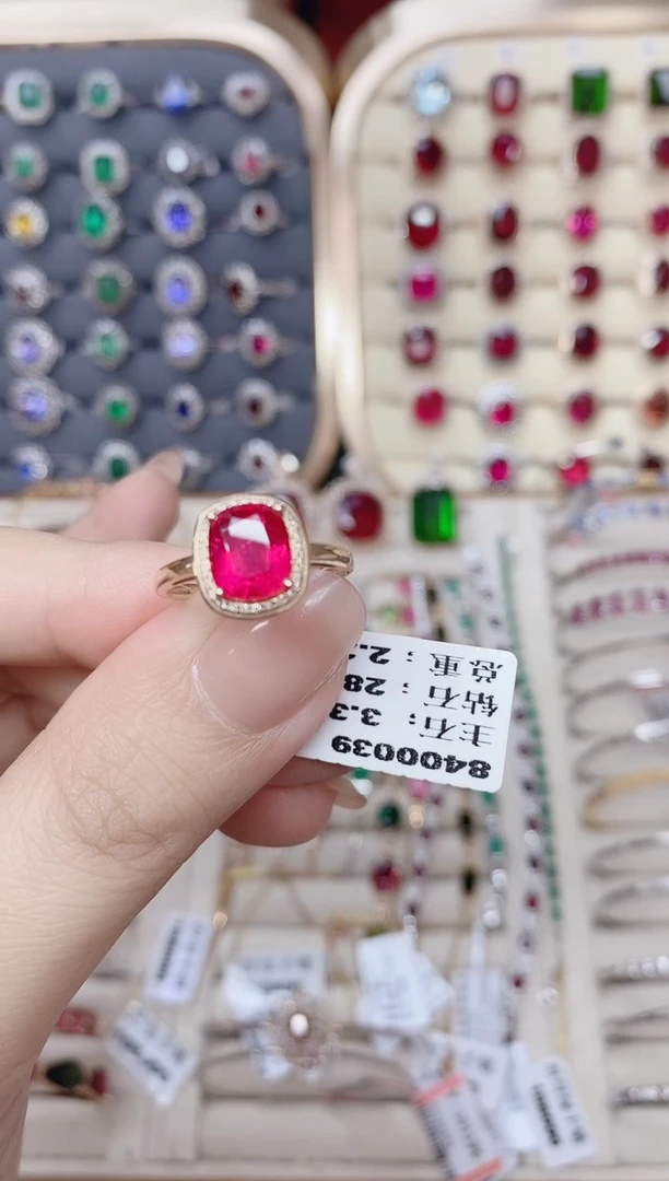 18K金镶嵌碧玺戒指碧玺3.3CT