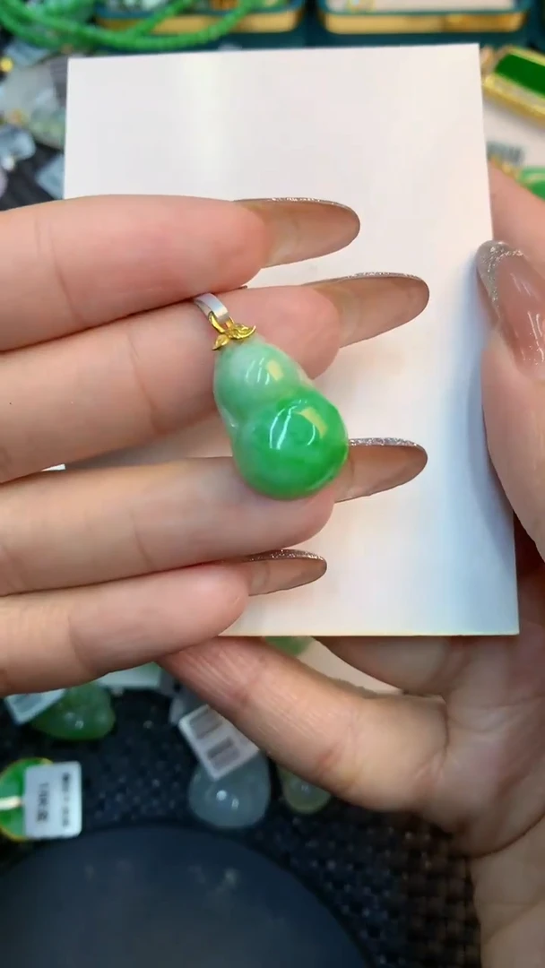 颈饰18K金镶嵌翡翠1