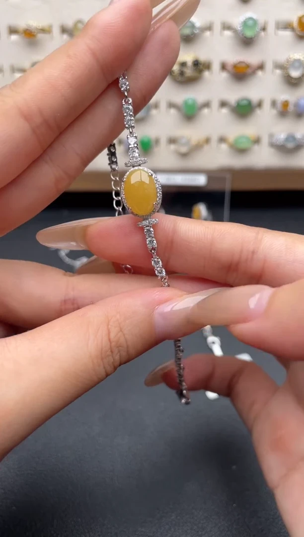 未镶嵌戒指翡翠一物一证一礼盒