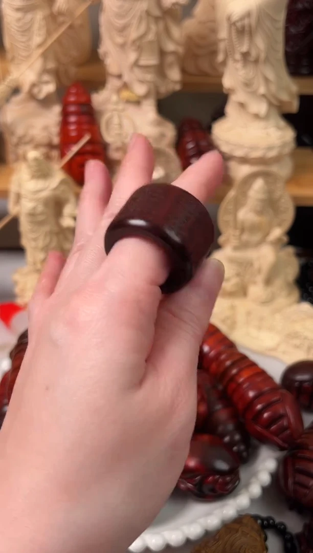 非洲紫檀（红花梨）木雕款紫檀木扳指一个