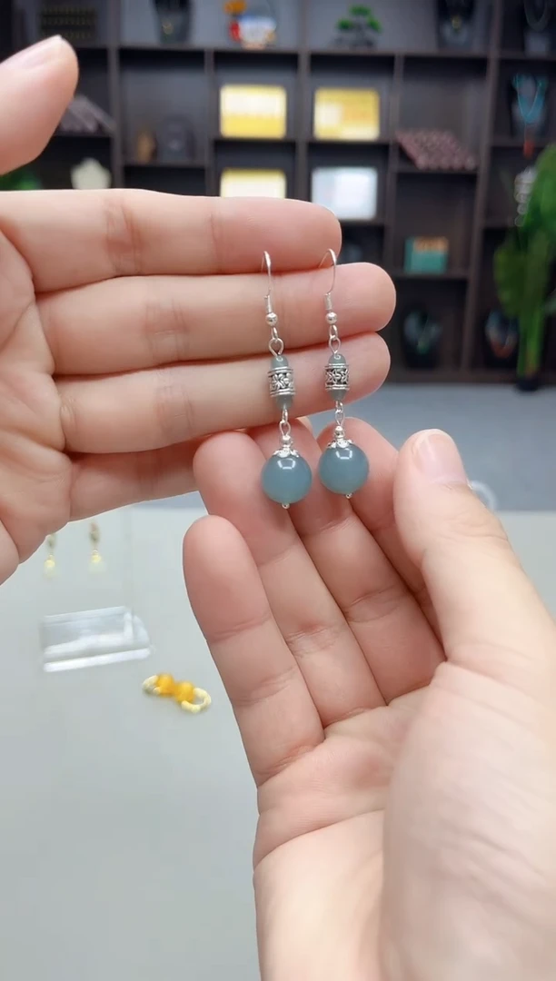 银S925镶嵌石英质玉（天山翠）耳饰420000