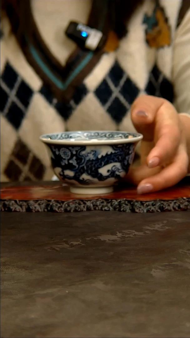 【闪购商品】青花手绘龙纹压手杯