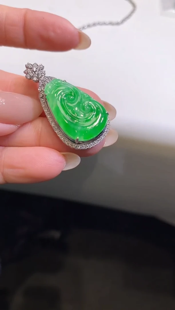 吊坠(不含链)18K金镶嵌翡翠如意