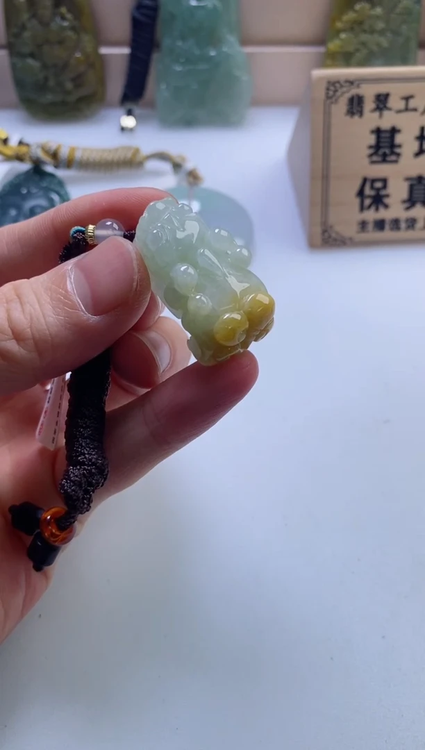 颈饰未镶嵌翡翠