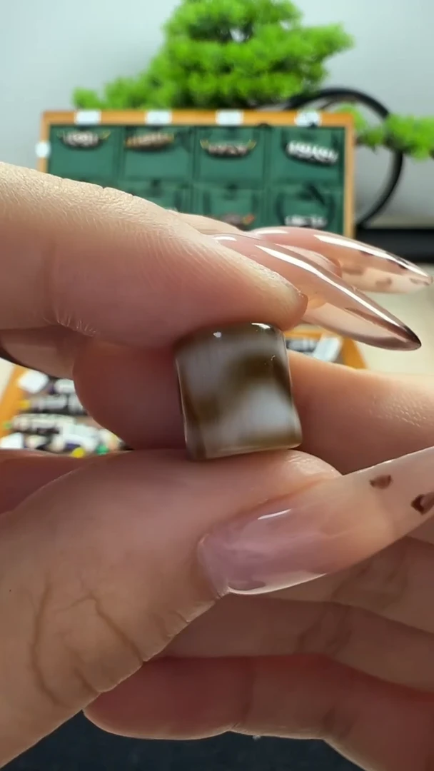 玛瑙/玉髓（覆膜）颈饰未镶嵌41.（微瑕）