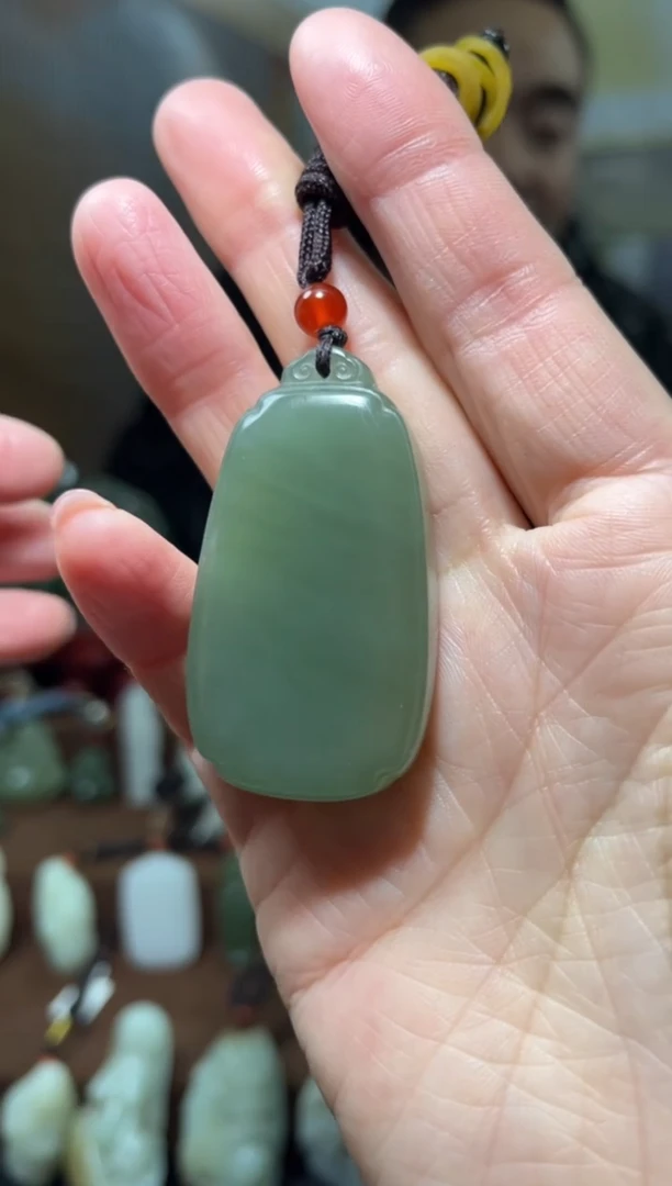 颈饰未镶嵌和田玉.