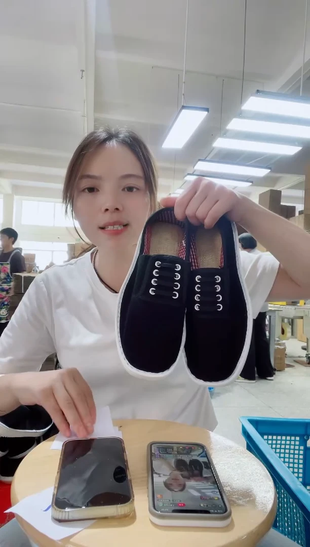 何航清仓款四排扣丝瓜41码 23#
