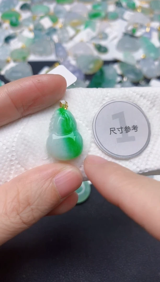 颈饰18K金镶嵌翡翠天然缅甸A货翡翠