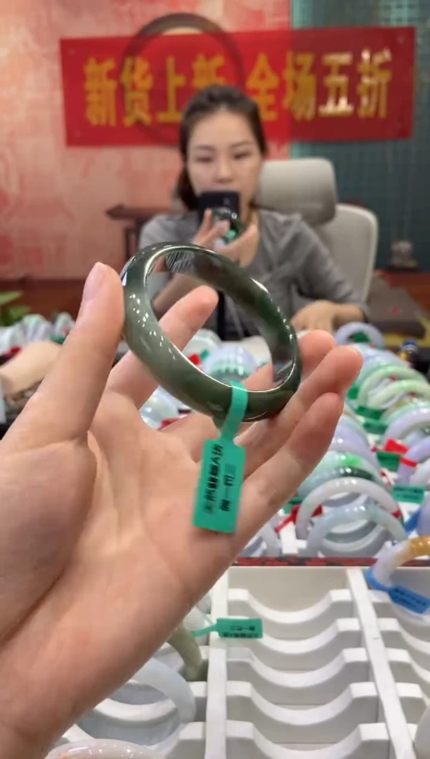 翡翠手镯未镶嵌多人28882