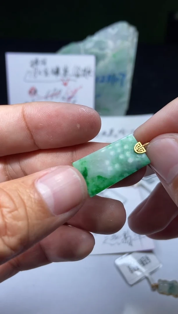 【闪购商品】翡翠吊坠(不含链)18K金镶嵌1