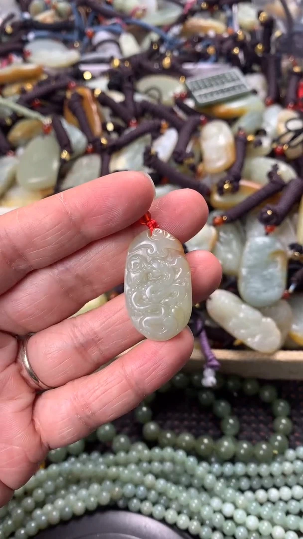 【闪购商品】和田玉颈饰未镶嵌多样性发货没有证书拍一发一有瑕