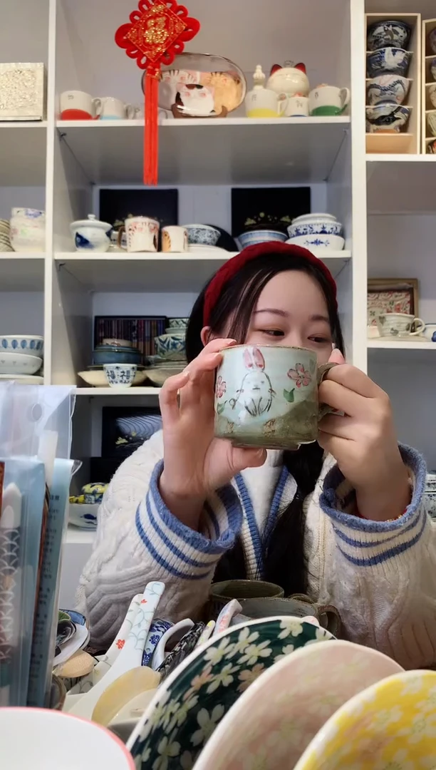 【闪购商品】钛合金日本进口手绘兔子粗陶马克杯