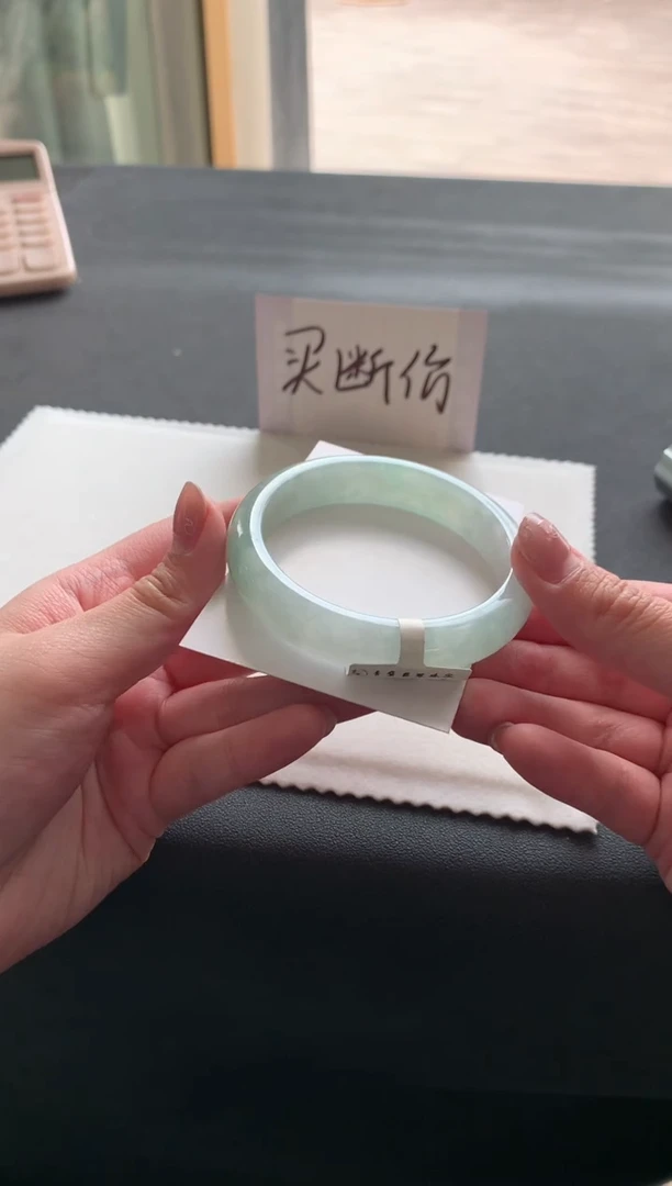 【闪购商品】翡翠手镯未镶嵌56.4正圈A3030买断