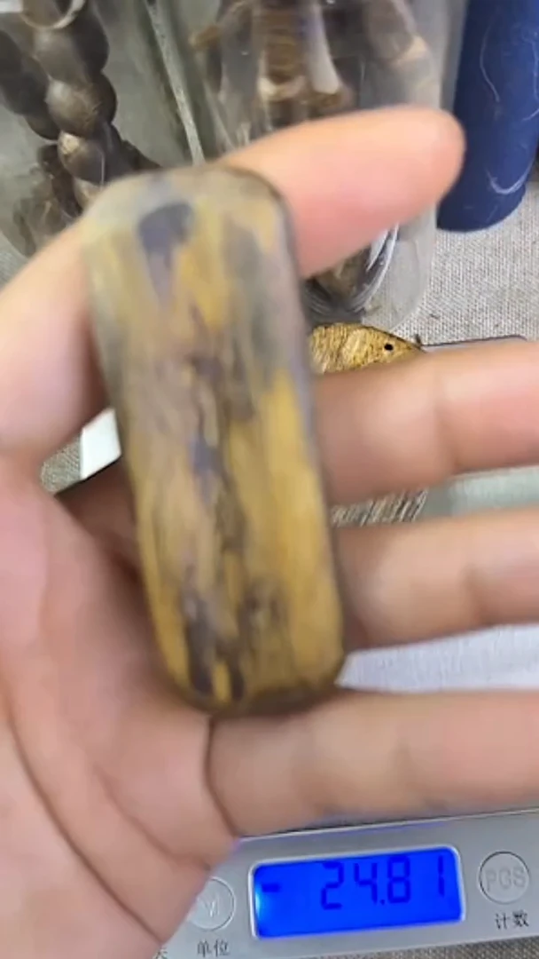 沉香吊坠红**戒种植绿棋吊坠8.7克