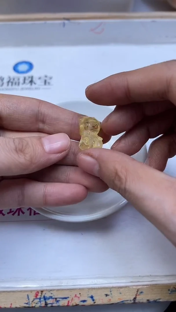未镶嵌珠宝半成品水晶A1823 黄水晶 招手熊1个9.9元