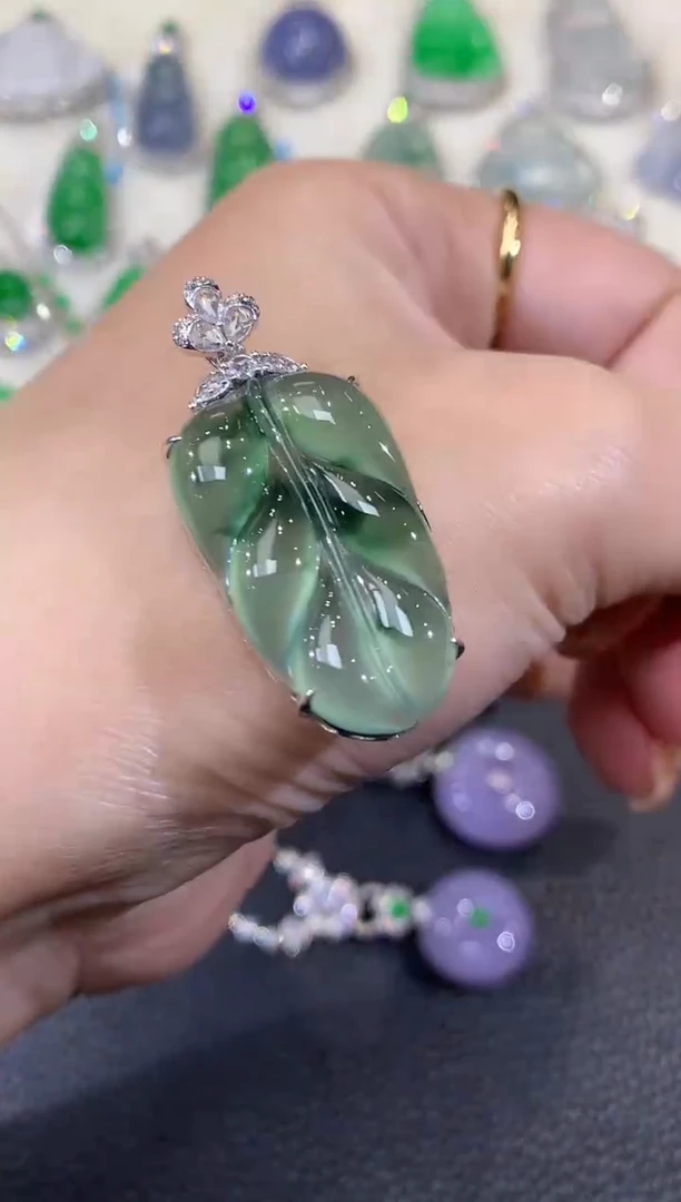 吊坠(不含链)18K金镶嵌翡翠A85