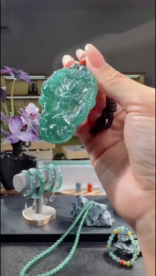 吊坠(不含链)未镶嵌翡翠龙牌