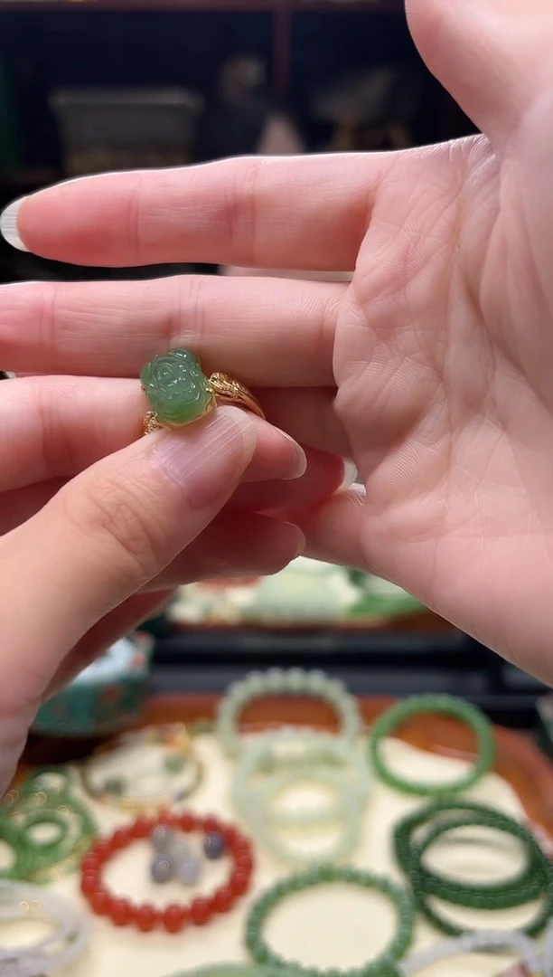 银S925镶嵌戒指和田玉貔貅