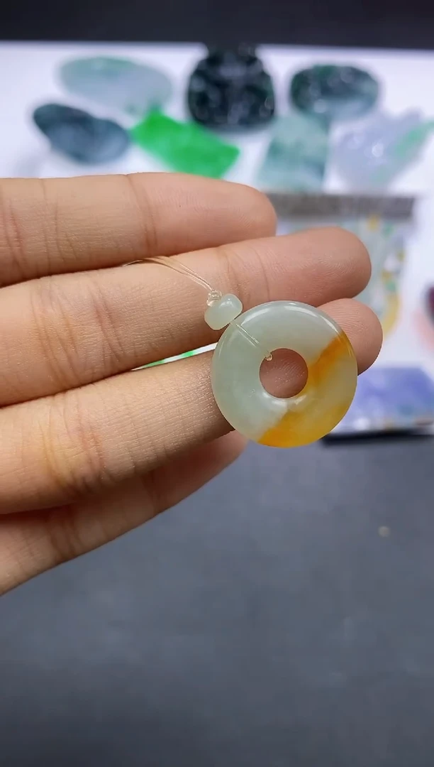 未镶嵌定制翡翠黄翡甜甜圈吊坠