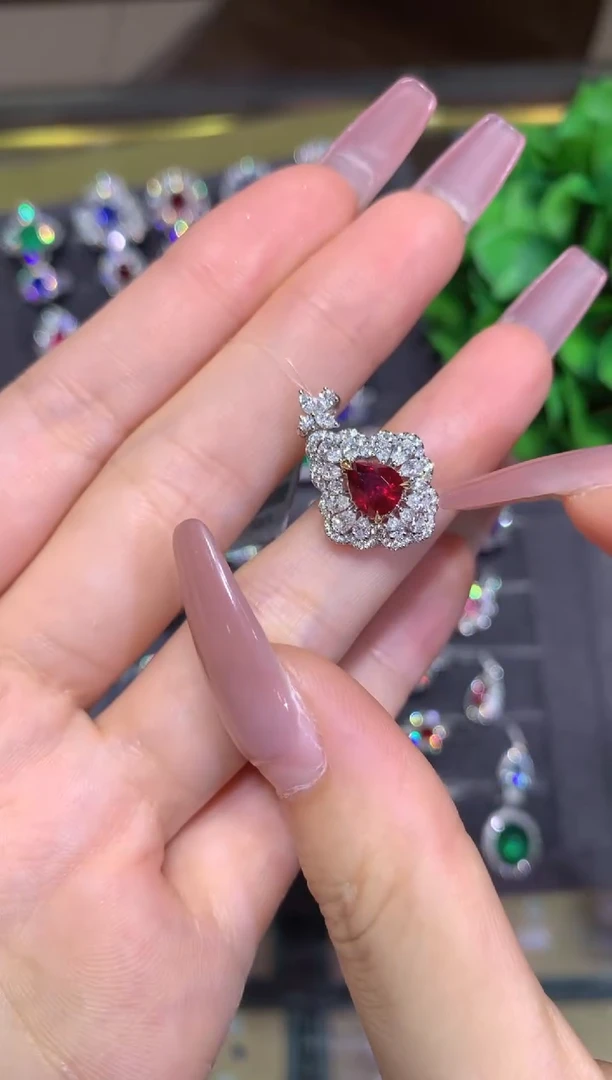 吊坠(不含链)18K金镶嵌红宝石1.21CT