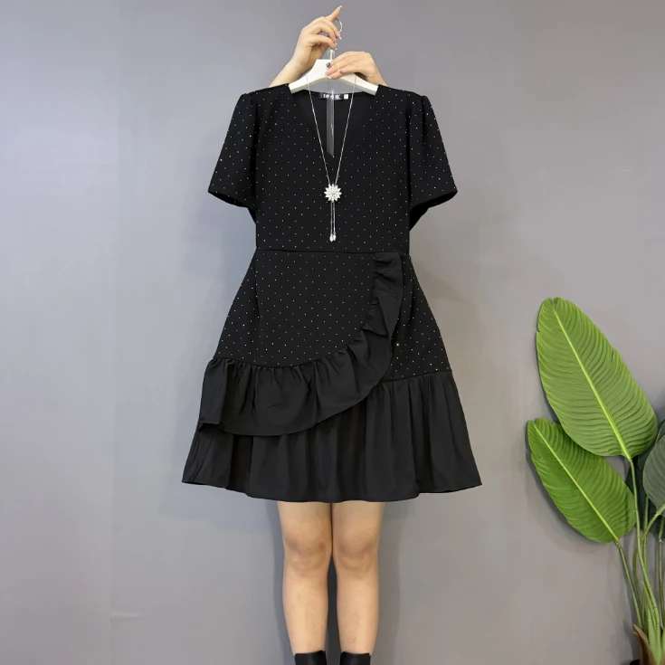 新款大码女装时尚洋气V领亮闪闪拼接显瘦连衣裙