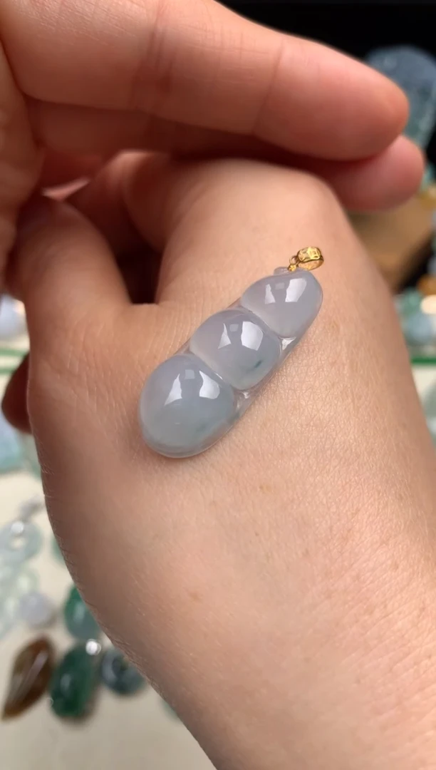 颈饰18K金镶嵌翡翠吊坠