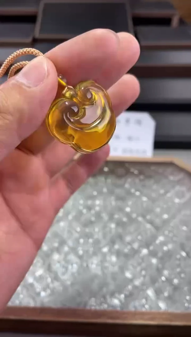 琥珀颈饰未镶嵌如意锁吊坠