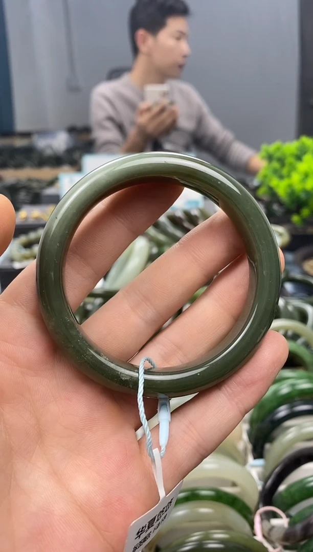 未镶嵌手镯和田玉56.7